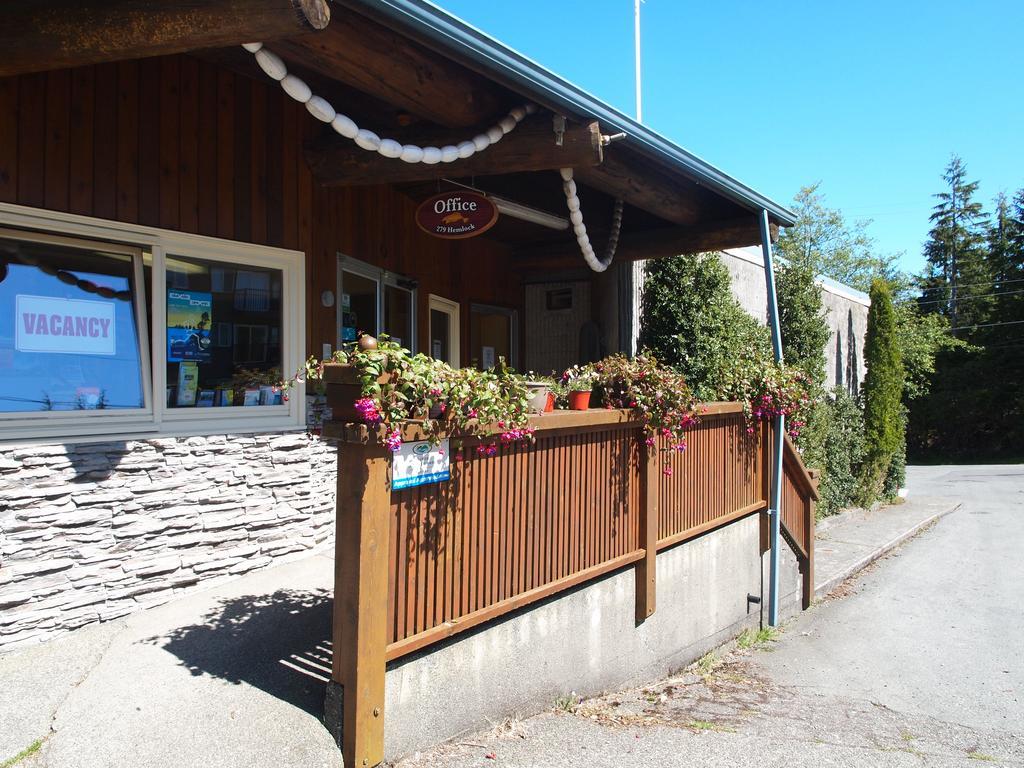 West Coast Motel On The Harbour Ucluelet Exterior photo