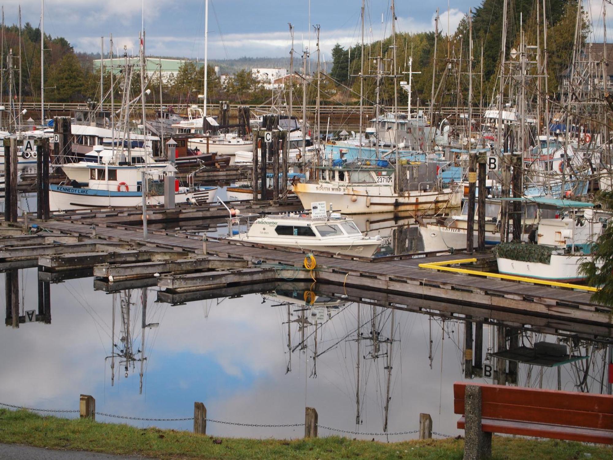 West Coast Motel On The Harbour Ucluelet Exterior photo