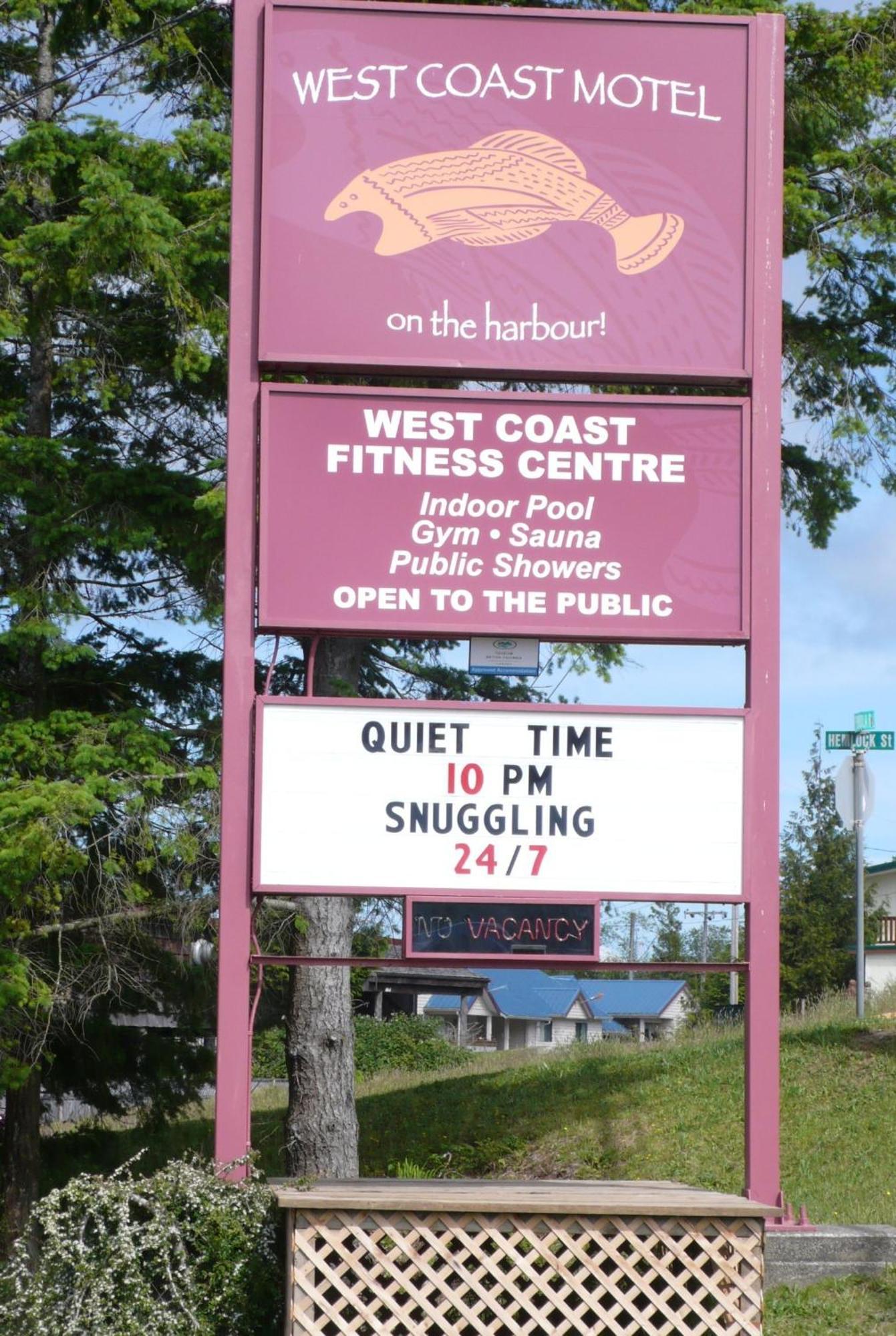 West Coast Motel On The Harbour Ucluelet Exterior photo